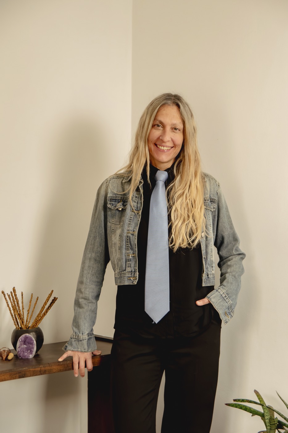 Retrato de Marisa Casanova en su consultorio